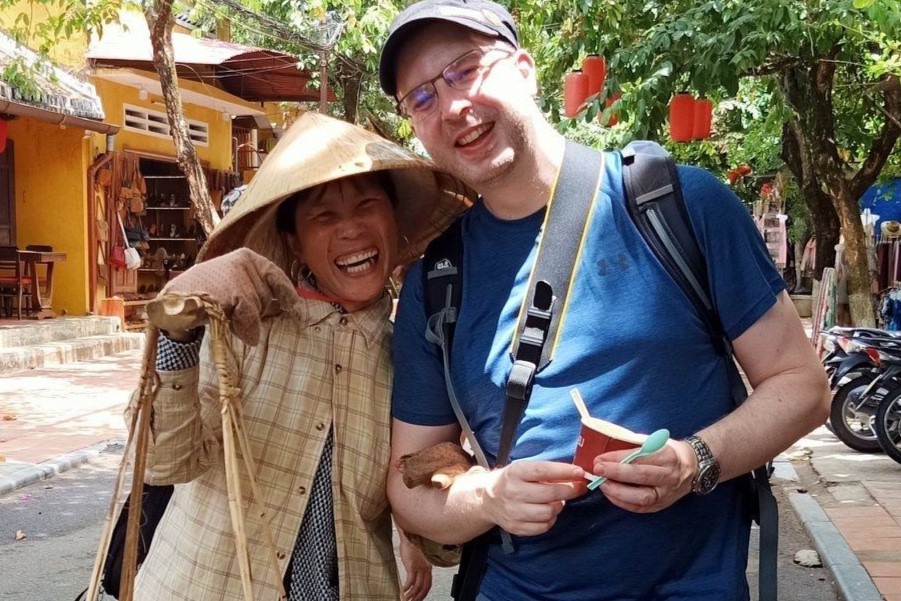 Vietnamese people are friendly and cheerful in welcoming foreigners.